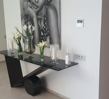 Table console en verre fumée