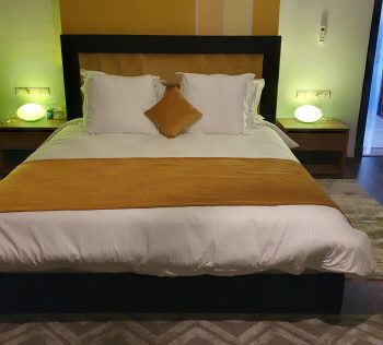 Chambre tapissée pout lit 180 200